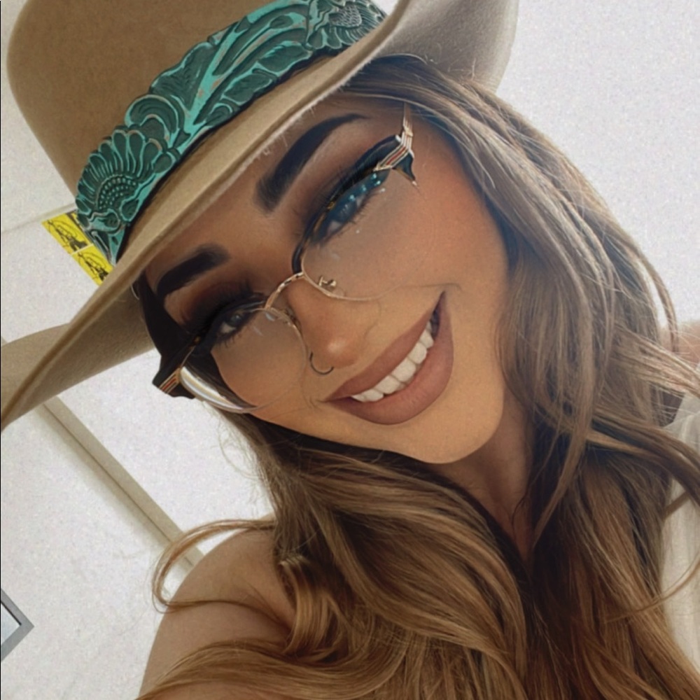 Meet your Posher, Aylin